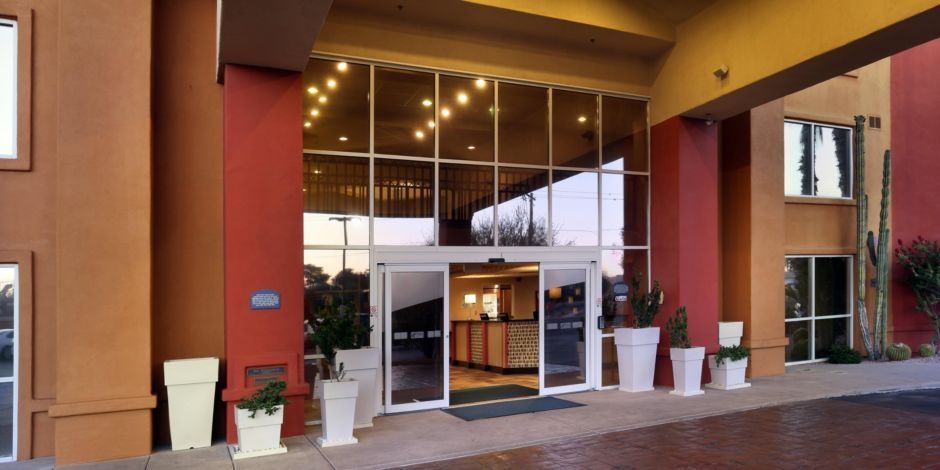 Holiday Inn Express Hotel & Suites Scottsdale - Old Town, An Ihg Hotel Dış mekan fotoğraf